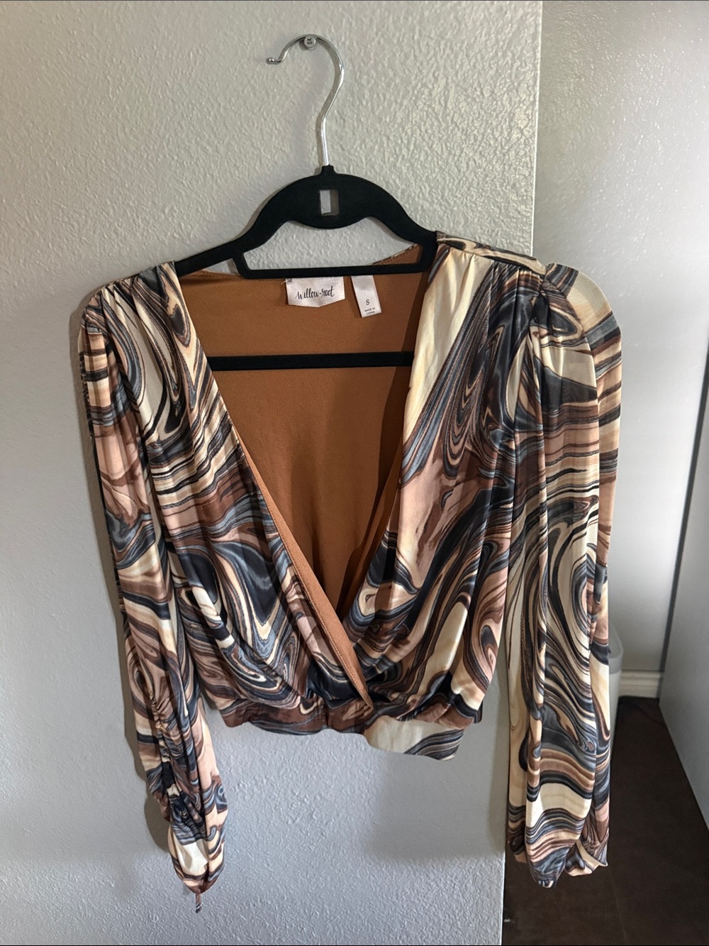 Willow & root - worn once - Surplice Marble-Print Blouse in Brown and Cream